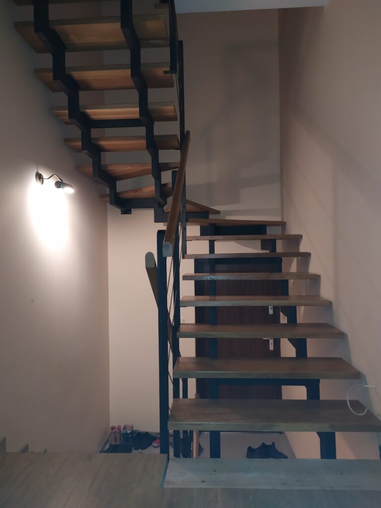 Open-riser stairs