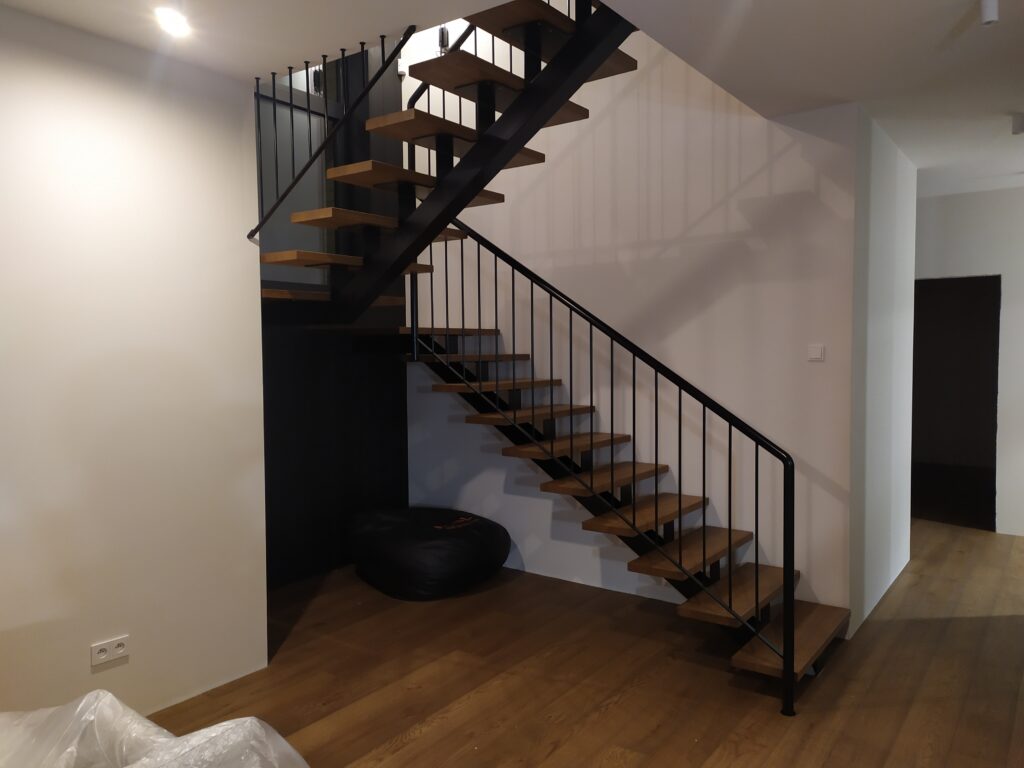 Open-riser stairs