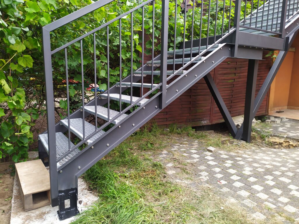 Open-riser stairs