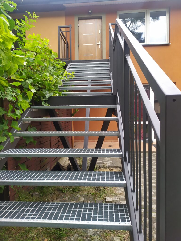 Open-riser stairs