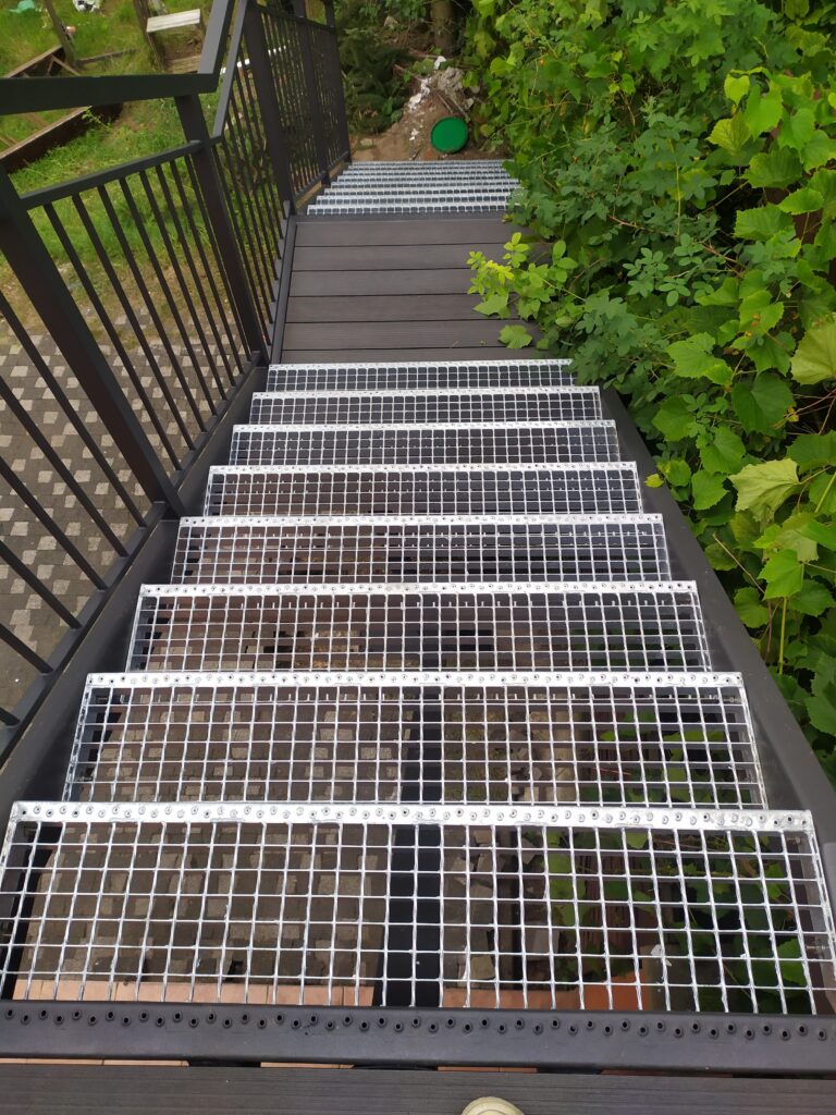Open-riser stairs
