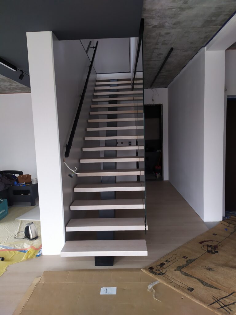 Open-riser stairs