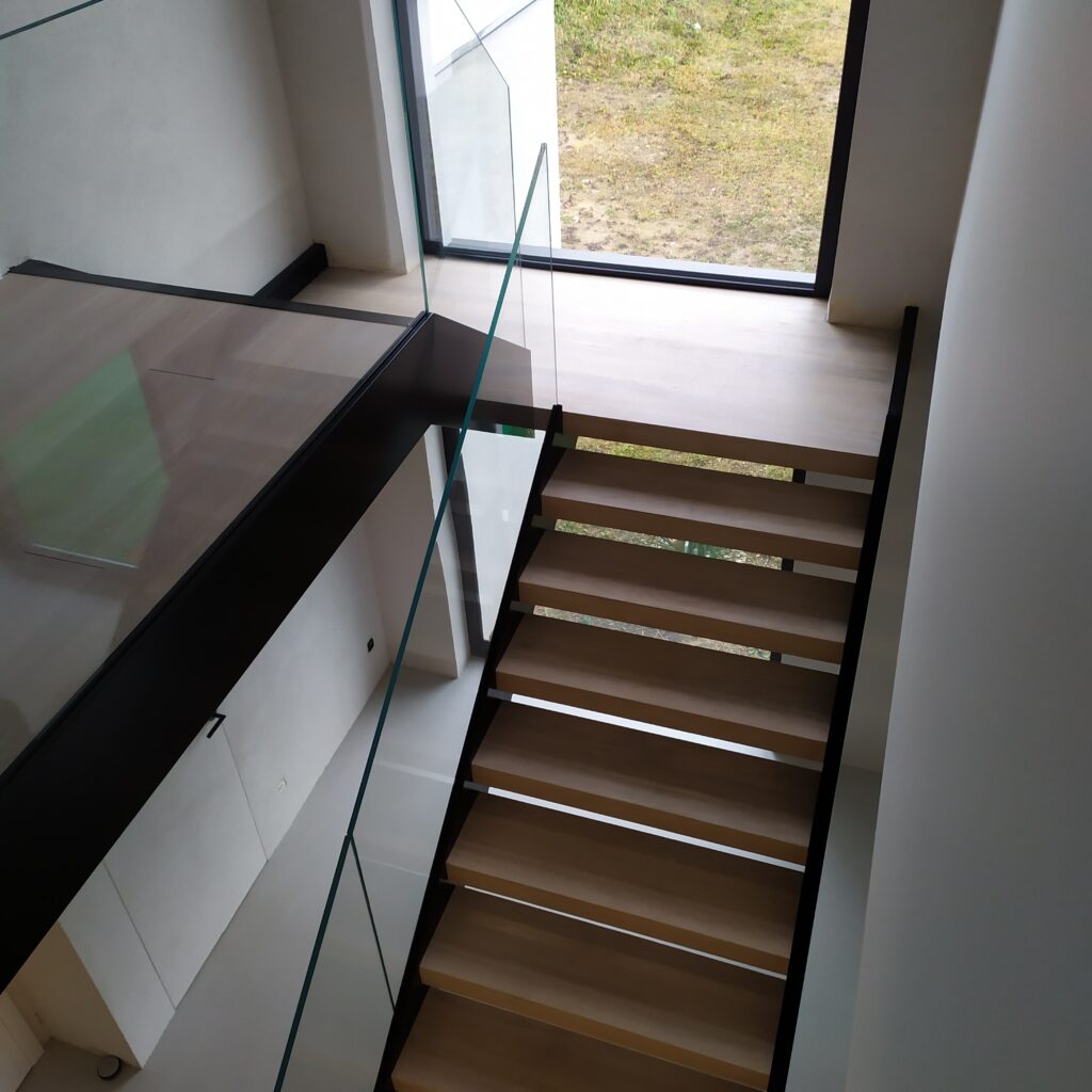 Open-riser stairs