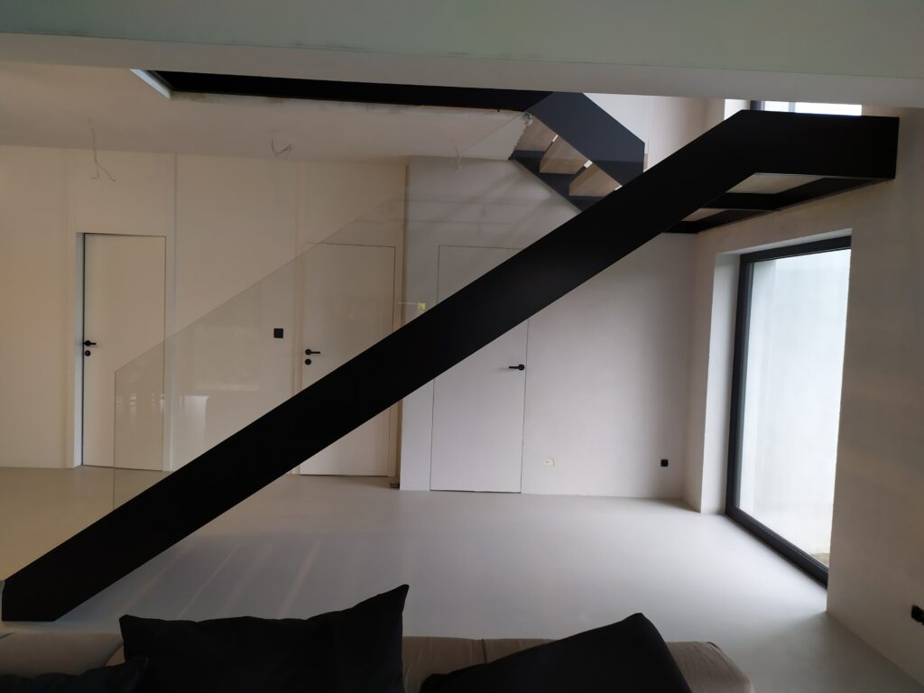 Open-riser stairs